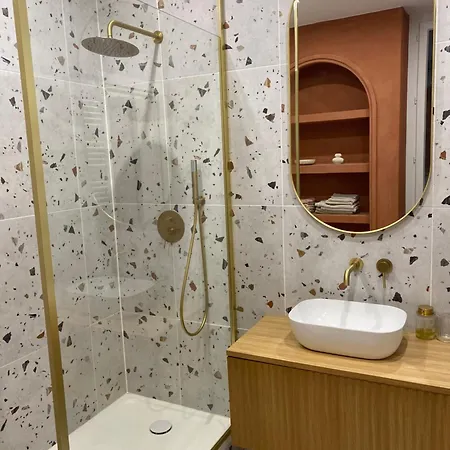 Lägenhet La Halte Des Arenes De De Charme Terracotta Nîmes