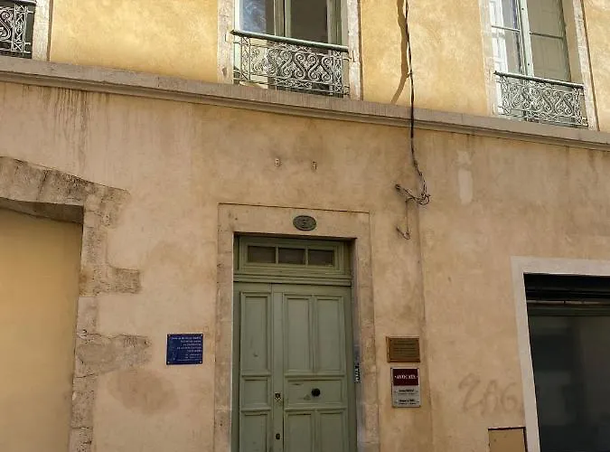 La Halte Des Arenes De De Charme Terracotta * نيم