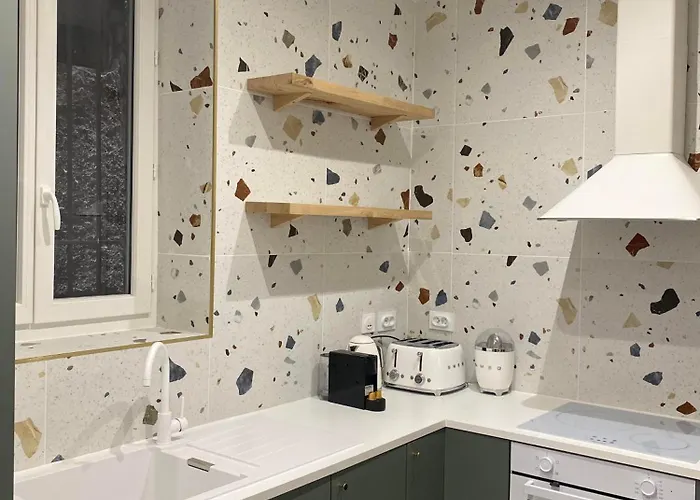 La Halte Des Arenes De De Charme Terracotta شقة